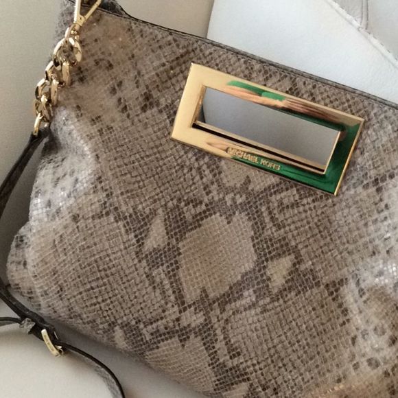 Nice💞MICHAEL KORS 💞reptile skin purse - Picture 3 of 8